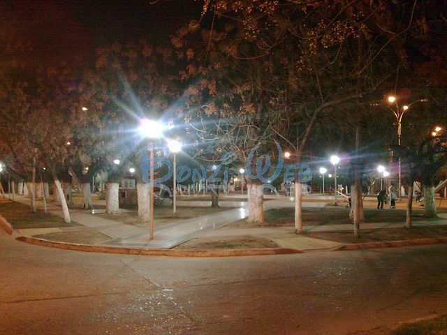 Plaza de Aldo Bonzi, con nuevas luces  -  BonziWeb
